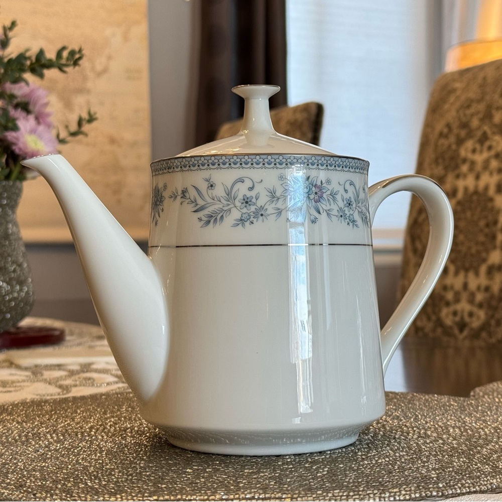 Noritake blue hill fine china teapot